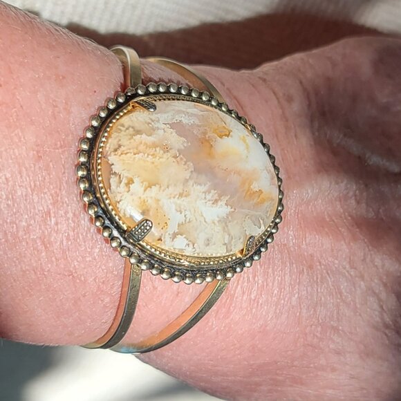 Vintage Yellow & White Plume Agate Stone, Gold Finish Metal , Clamper Bracelet - Picture 4 of 4